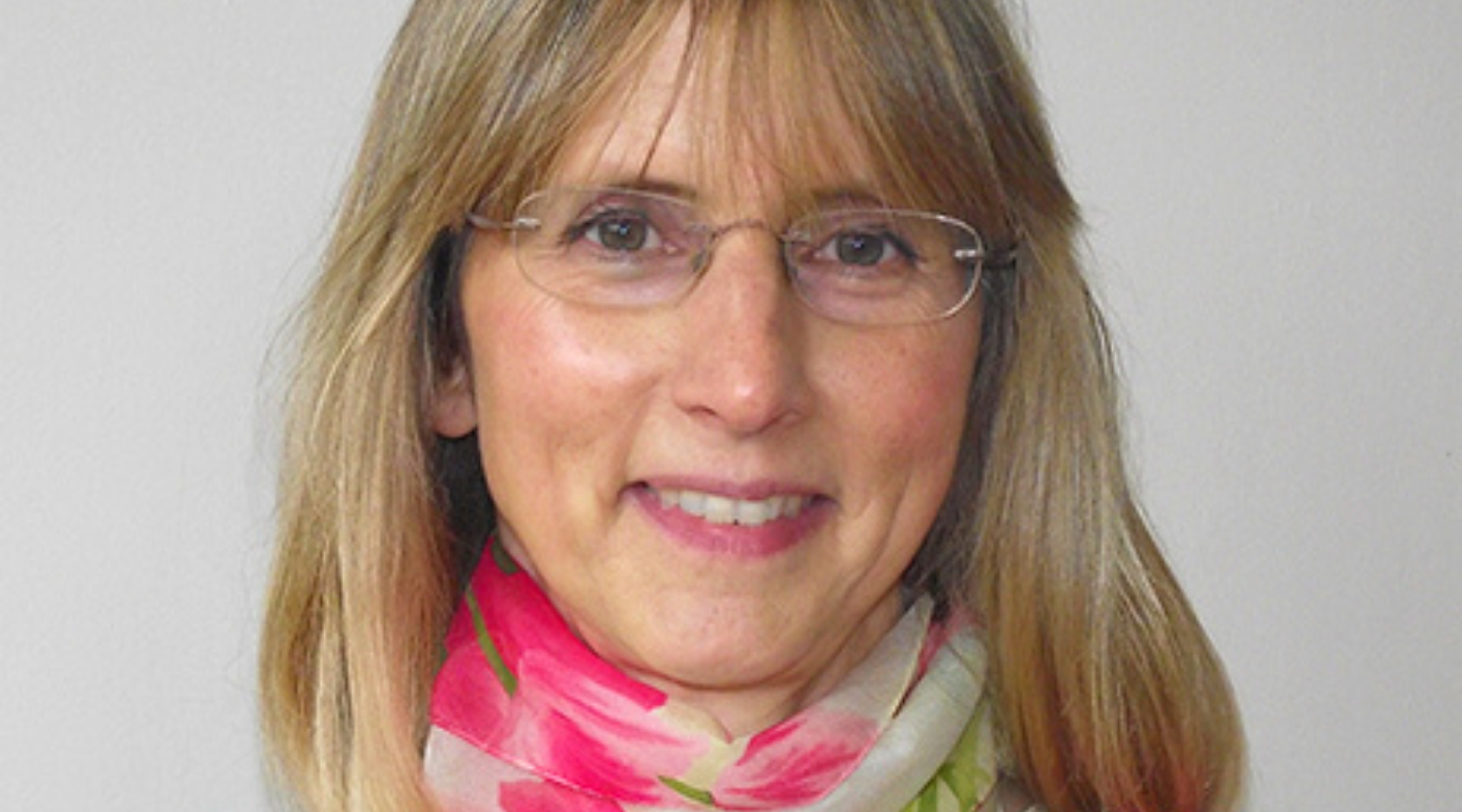 Guest Blog from Mid Life Nutritionist Penny Crowther: 6 ways to better skin in peri menopause